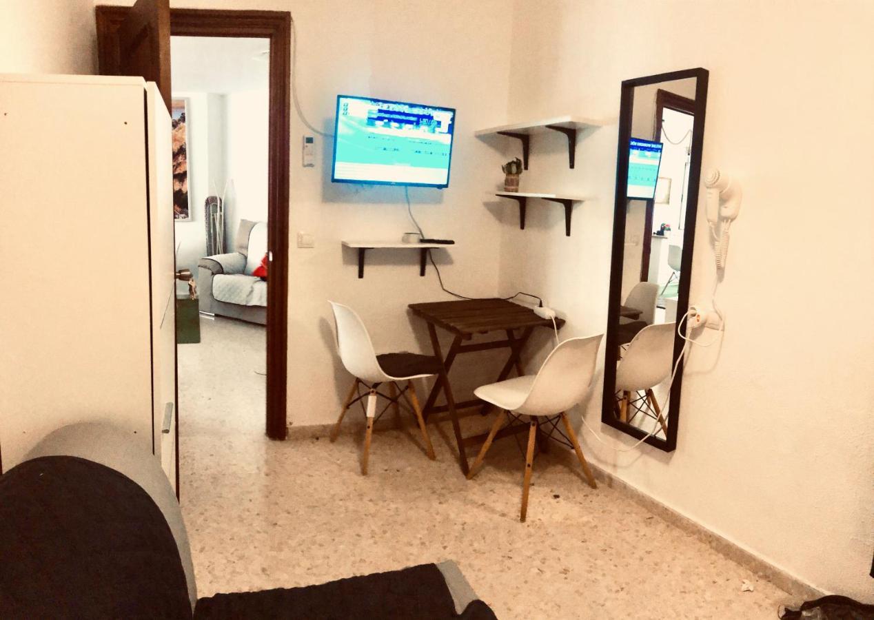 Low Cost Rooms Malaga River Kültér fotó