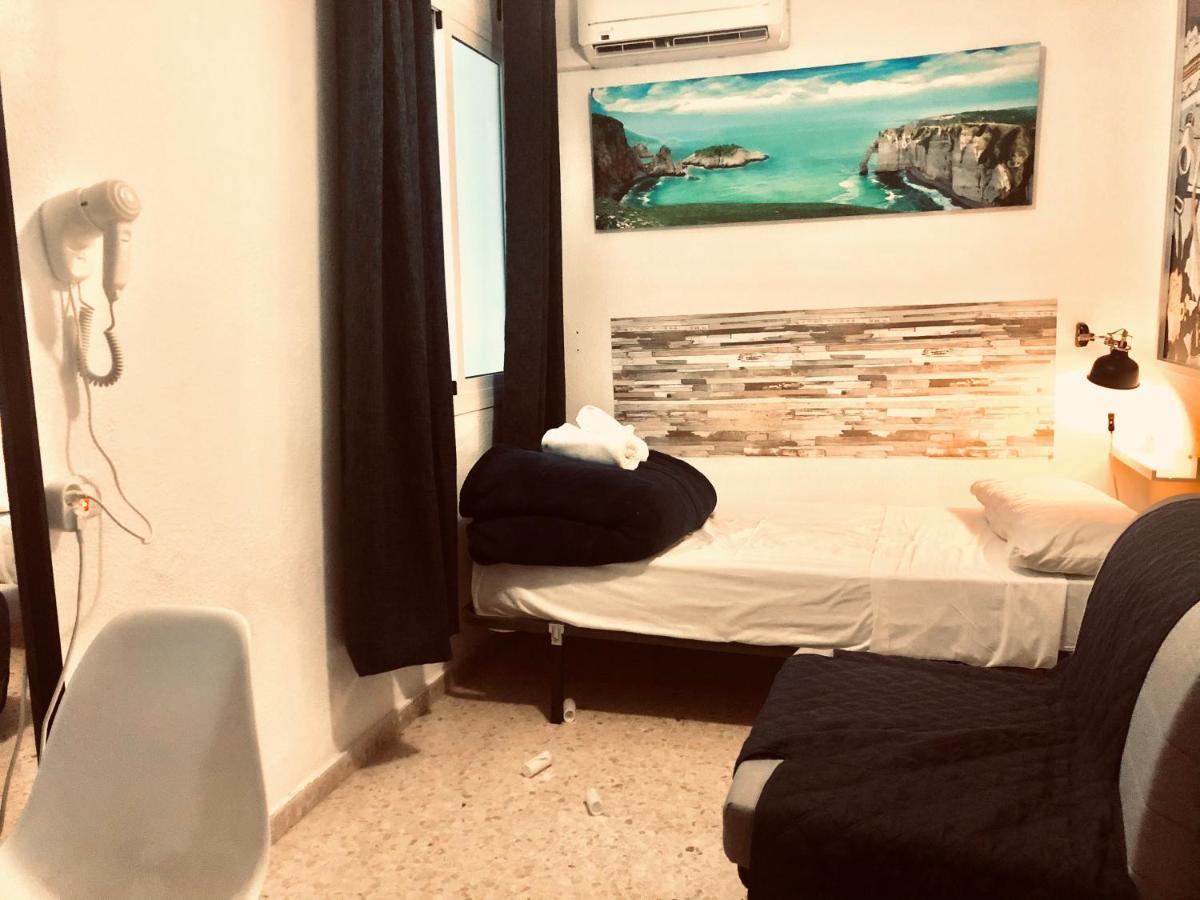 Low Cost Rooms Malaga River Kültér fotó