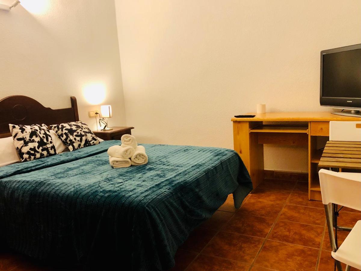 Low Cost Rooms Malaga River Kültér fotó