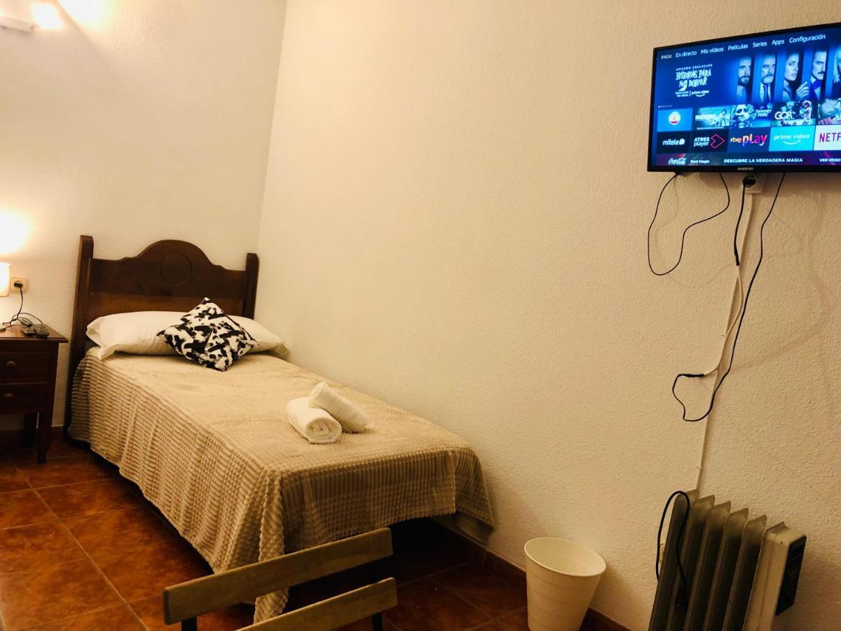 Low Cost Rooms Malaga River Kültér fotó