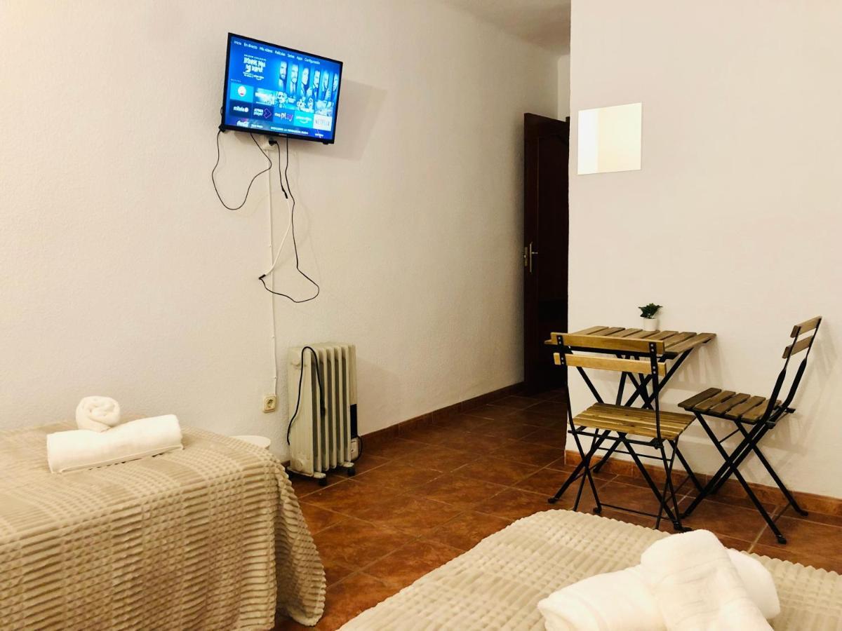 Low Cost Rooms Malaga River Kültér fotó