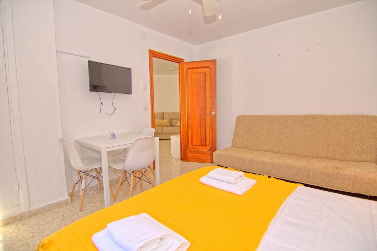 Low Cost Rooms Malaga River Kültér fotó