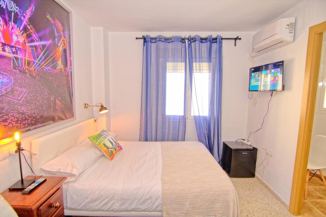 Low Cost Rooms Malaga River Kültér fotó