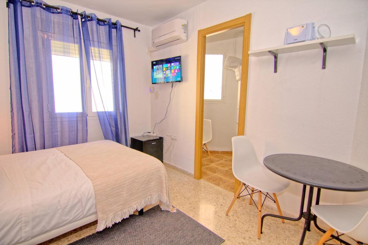 Low Cost Rooms Malaga River Kültér fotó